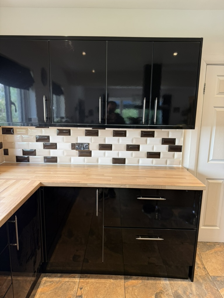 Kitchen worktop with clean sink cut-out